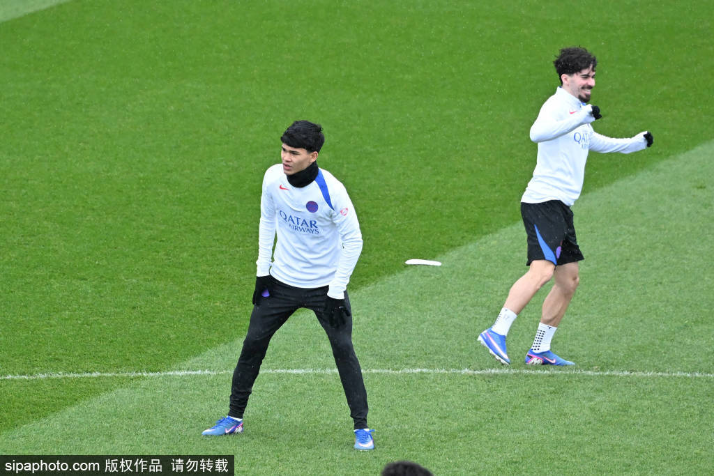 妖星闪耀！埃梅里魔幻助攻杜埃，巴黎登顶法甲，法国队世界杯提前锁定王炸组合？